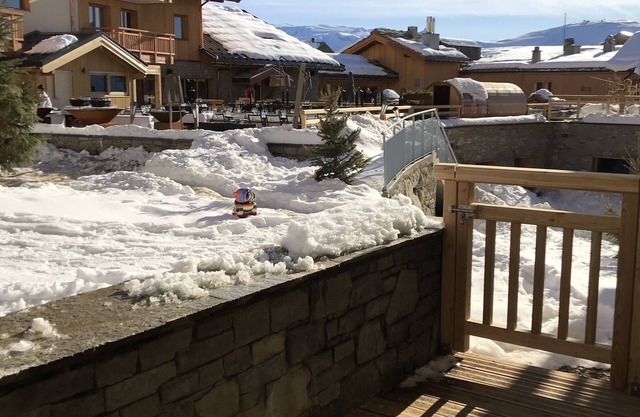 Spacious and cozy apartment at the foot of the slopes in a 5 */pkg residence, swimming pool, spa