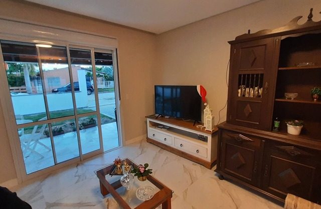 Spacious and cozy house in Praia Daniela North of Santa Catarina Island