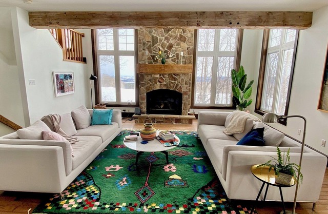 Spacious and cozy Four Season retreat in the Beaver Valley!