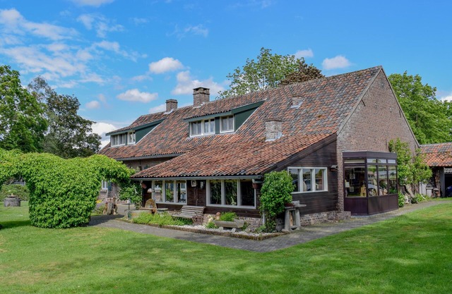 Spacious and idyllic farmhouse with large garden