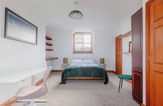 Spacious and Inviting 4BD Home, Haggerston