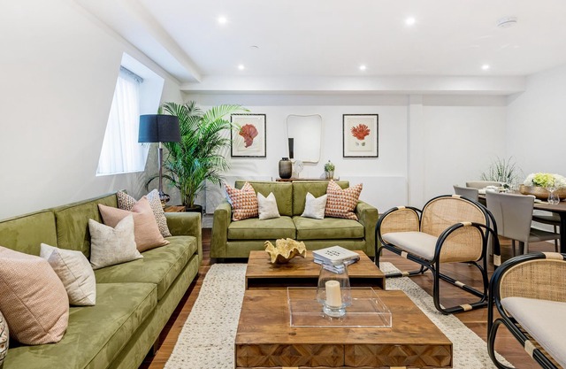 Spacious and modern apartment overlooking the Royal Borough