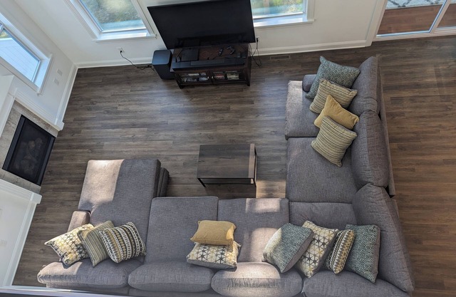 Spacious and Modern, 15 minutes to Saratoga Race Track!