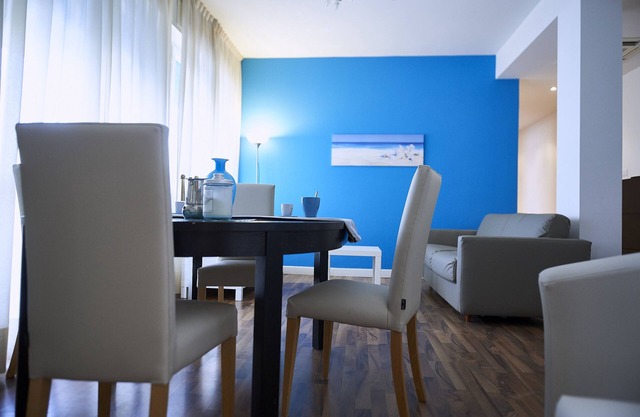Spacious apartment 30 meters from the sea (via Bafile) and near Piazza Mazzini