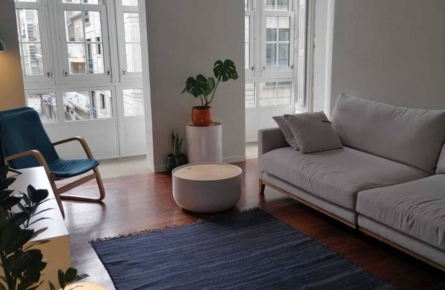 Spacious apartment in the old town next to the town hall.