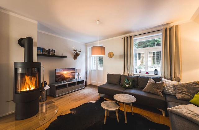 Spacious apartment with fireplace in an idyllic location on the edge of the forest