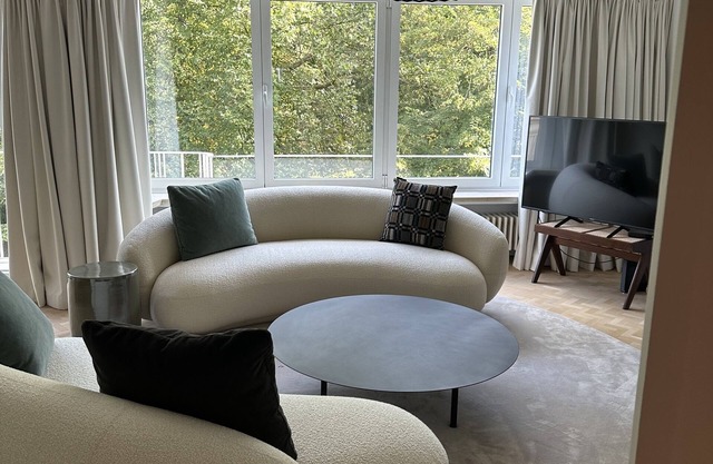 Spacious apartment with view on zuid park