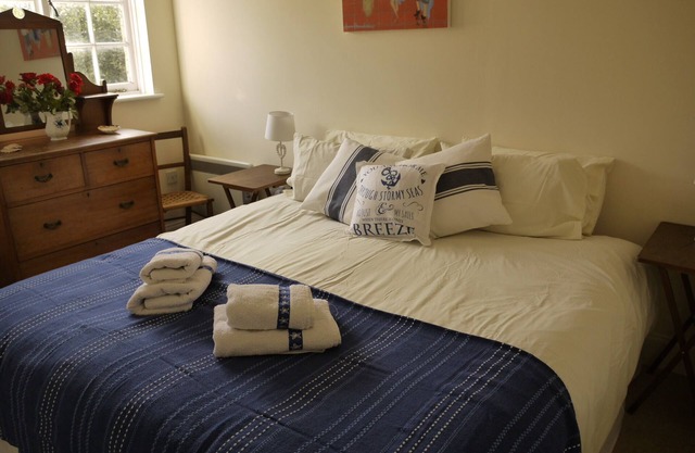 Spacious apartment with sea views, pet friendly