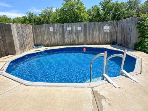 Spacious Arcade Table Tennis Game Room Cowboy Pool Near Tx Motor Speedwayby Vacation Your Way