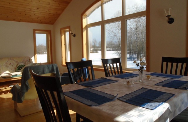 spacious, artisan home/64 rural, pastoral acres/1 hr west of Ottawa