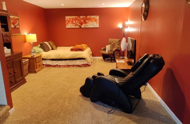 Spacious Basement with Private Walkout Entrance! Massage Chair, Desktop PC.