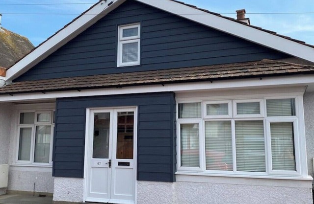 Spacious beach bungalow, less than 5 minutes walk to the beach