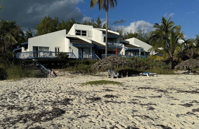 Spacious Beach Villa