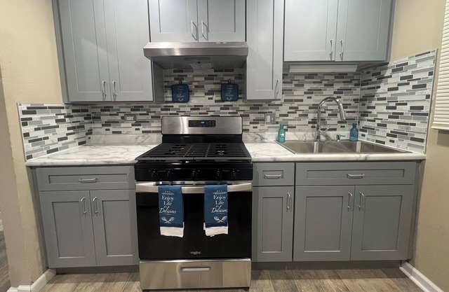 Spacious Bi-level near Downtown