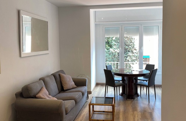 Spacious & Bright 3-bedroom Apartment in Barcelona
