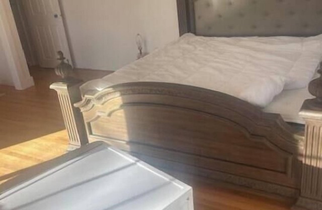 Spacious building in nice Yarmouth port with WiFi, AC