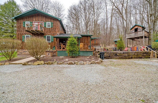 Spacious Cabin w/Hot Tub 3Bed, 2 bath