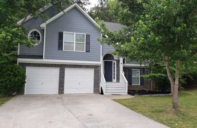 SPACIOUS Cartersville HOME that SLEEPS UP TO 13 PEOPLE and 12 min. to Lakepoint!