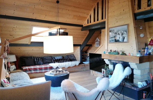 Spacious chalet for 10 people, near cable car in Pra Loup