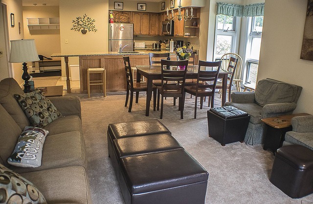 Spacious & cheerful Pico slopeside Condo - Walk to lift & ski back! J101