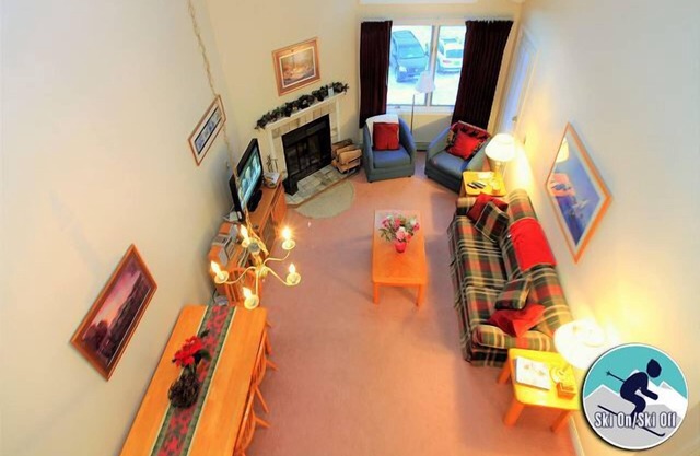 Spacious & cheerful Pico slopeside Condo - Walk to lift & ski back! Pico 304