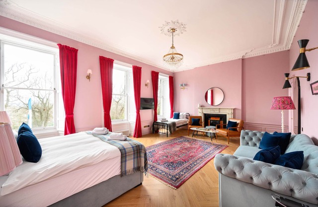 Spacious City Centre Family Room
