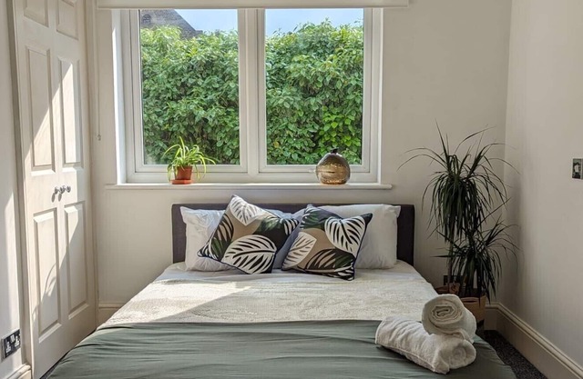 Spacious City Hide-Away - Sleeps 6 - Ideal for getting around Central London.