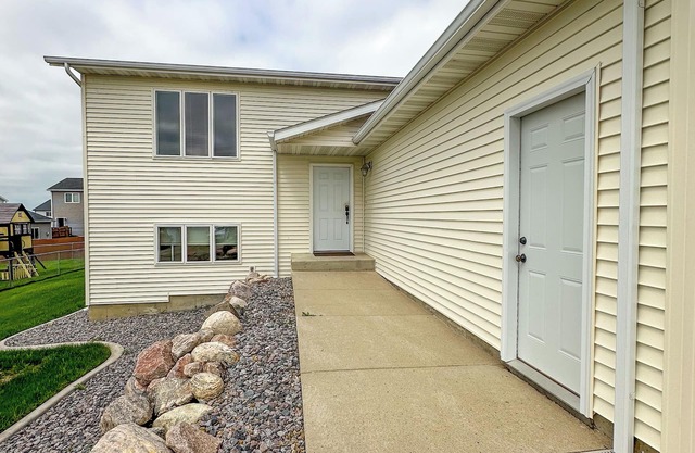 Spacious/Clean 4 Bedroom 2 Bathroom Home away from Home.