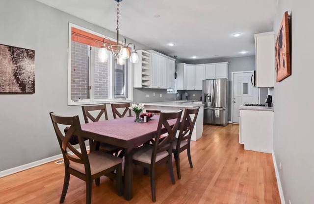 Spacious, Clean and Steps from Wrigley Field!
