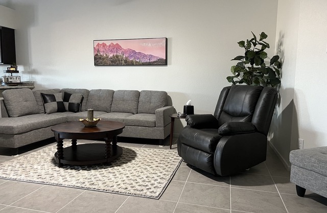 Spacious Clean Pet-friendly Family Townhome