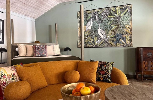 Spacious Clubhouse Suite + POOL