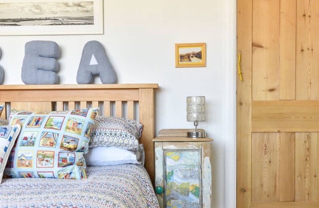 spacious Coastguard cottage near to Hampshire's sites, sea side retreat