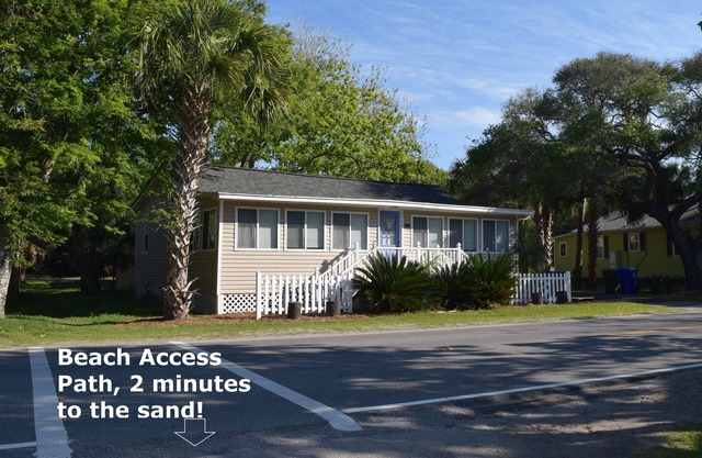 Spacious Comfort & Convenient! Steps to downtown & beach! Adjustable KING bed!