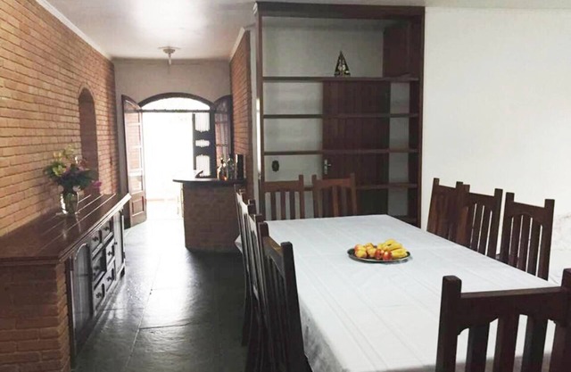 Spacious, comfortable single storey house, one block from the beach and close to the center.