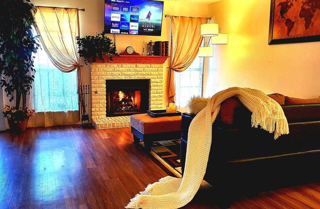 Spacious Condo minutes away from Las Vegas Strip