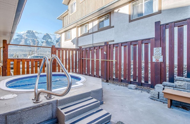 Spacious condo unit Getaway to the Rocky