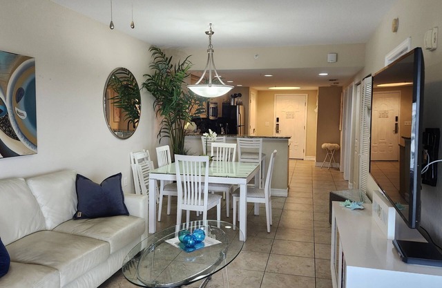 Spacious Condo, Super Clean & Prime Location
