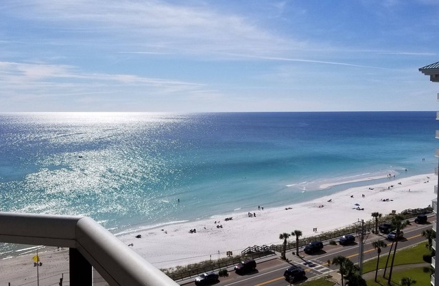 Spacious Condo with Beautiful Sunset Views Over the Gulf!