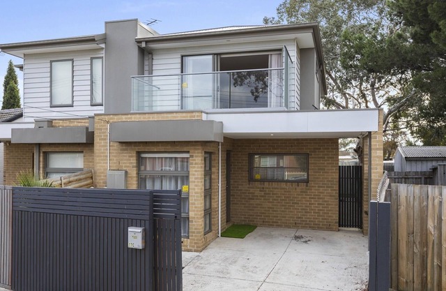 Spacious Corio Townhouse Near Ferry & Waterfront