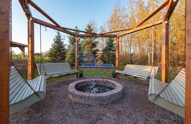 Spacious Cottage with Backyard Built for Hosting