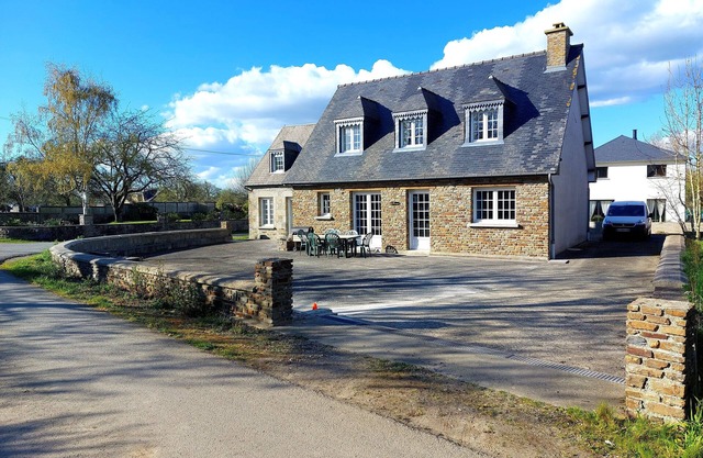 Spacious country house 12 km from Mont Saint-Michel