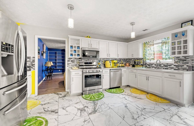 Spacious & Cozy 4BR/2.5 Home Perfect For Traveling Professionals & Famalies