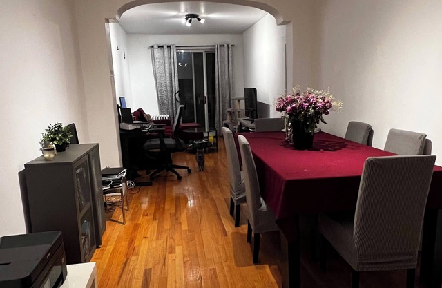 Spacious & cozy bedroom in 4 1/2 - Heart of the Mile End - Montreal