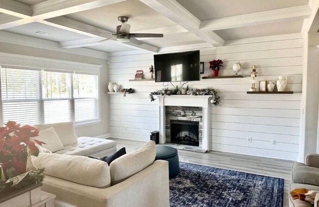 Spacious & Cozy Masters Rental!