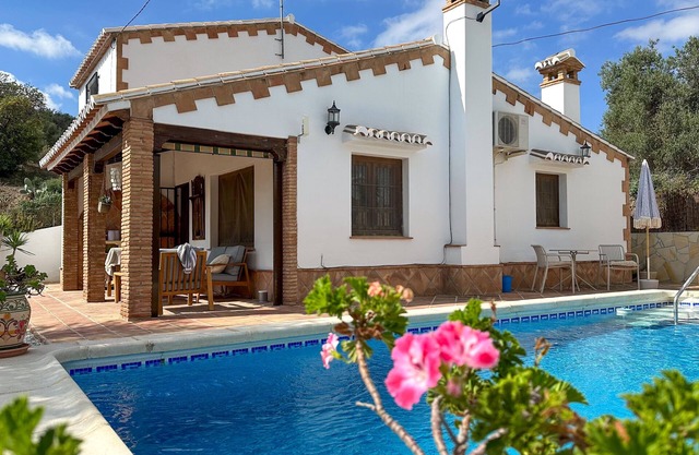 Spacious Detached Villa With Private Floodlit Pool