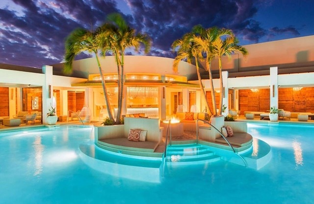 Spacious Double Junior Suite, Scenic Private Beach, Near Provo's Town Center