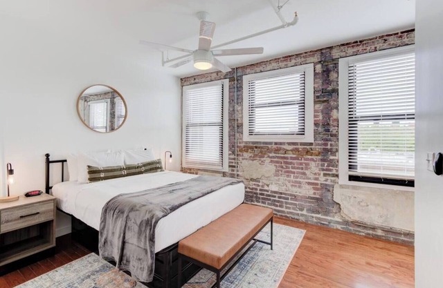 Spacious Downtown Apt: Beale St, Eats & Fun Nearby