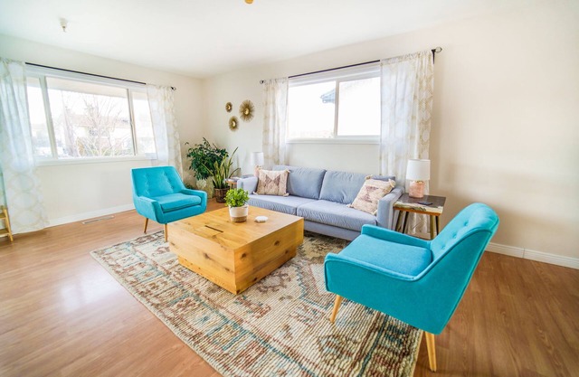 Spacious Duplex with 3 King Beds ★ Conveniently Located Near AFA