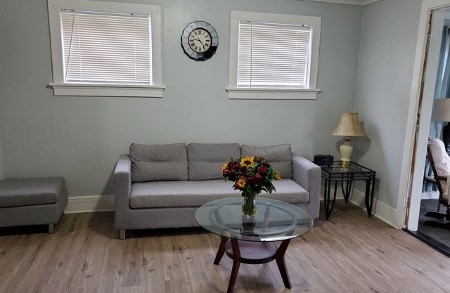 Spacious Duplex- Mins from Downtown & Highway