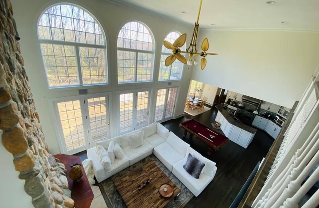 Spacious estate with 5 bedrooms and WiFi, AC in charming Sparta